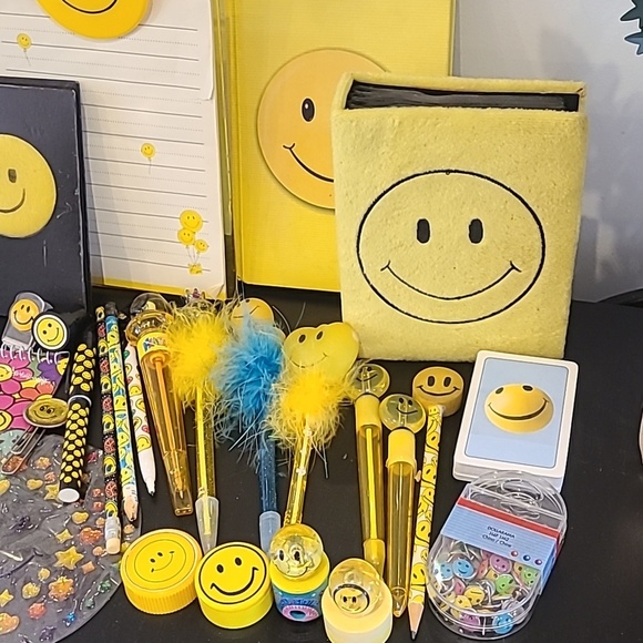 Vintage 90s smiley face stationery bundle - Picture 3 of 11